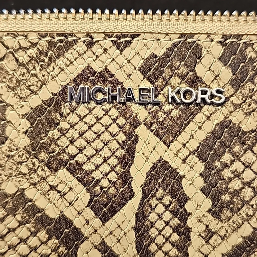 Michael Kors Jet Set XL Zip Clutch Wristlet